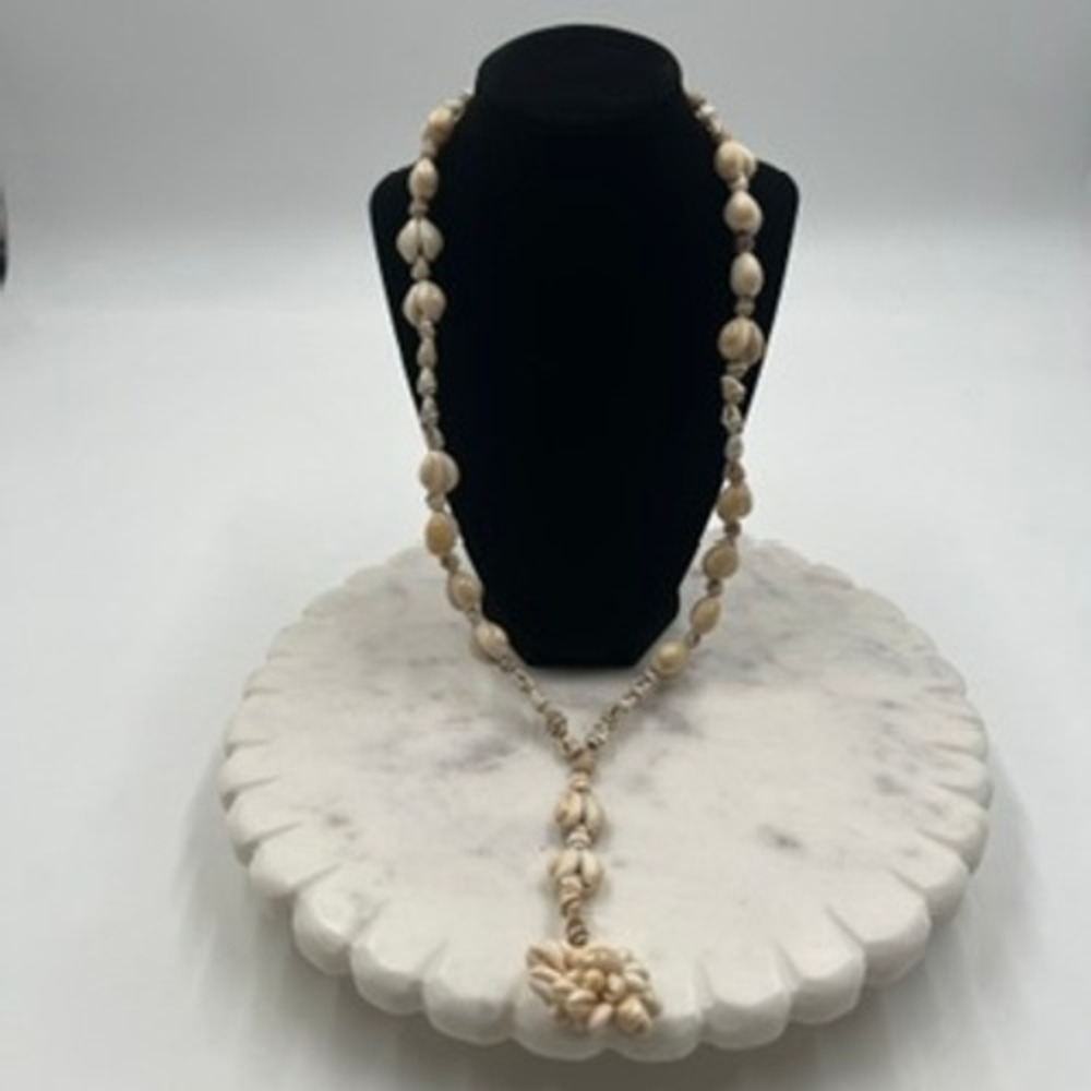Vintage Natural Cowrie Shell Floral Pendant Drop Necklace Boho Coastal Cream Tan